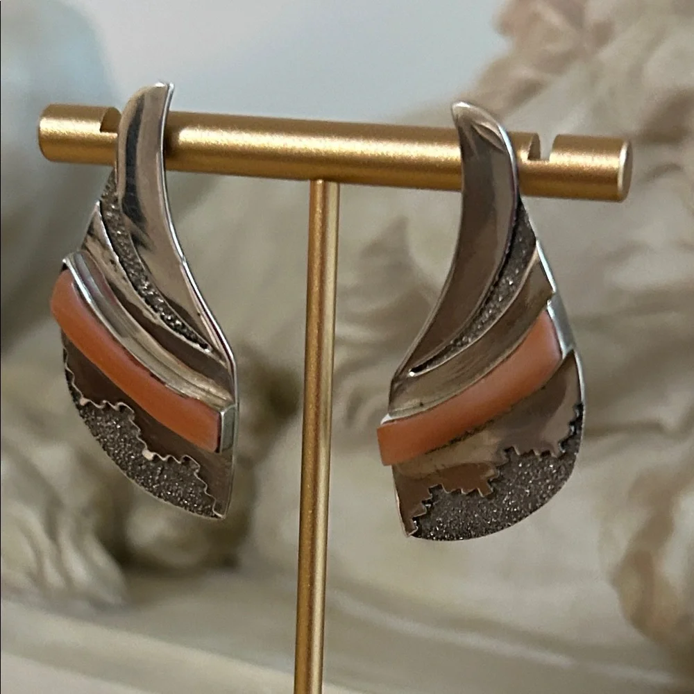 Vintage Native American Mother of Pearl Earrings - Picture 6 of 8